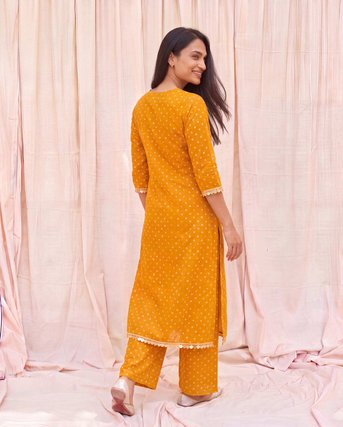 Basanti Bandhani Set