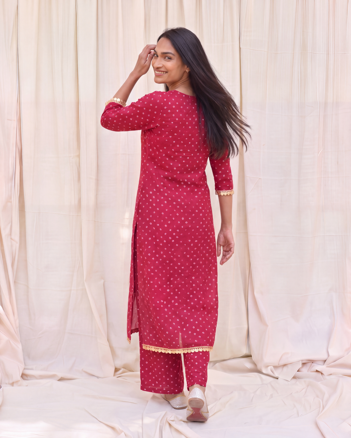 Shilpa Shetty Muse Gulaal Bandhani Set